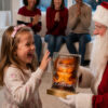Cadeau Noël fille symbolique présenté par le Père Noël – certificat étoile personnalisée Étoilez-Moi dans son cadre premium, idée cadeau Noël fille originale, poétique et inoubliable