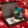 Coffret cadeau anniversaire de mariage femme personnalisé présenté avec son certificat souvenir